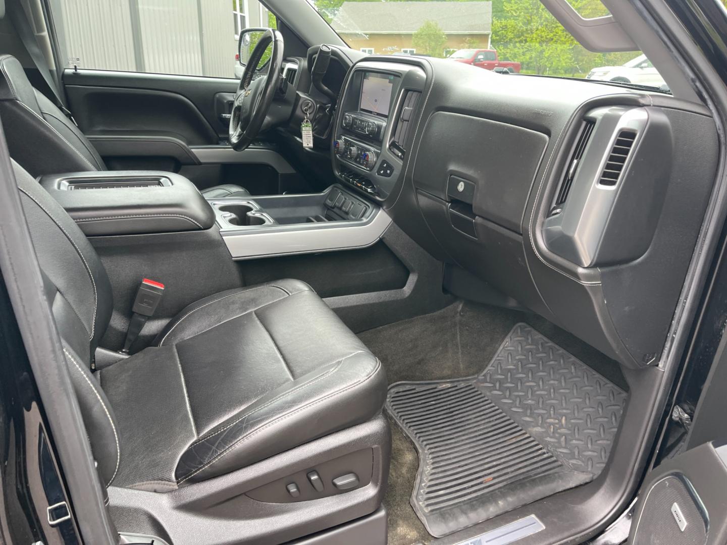 2018 Black /Black Chevrolet Silverado 1500 LTZ Z71 Crew Cab 4WD (3GCUKSEC4JG) with an 5.3L V8 OHV 16V engine, 8-Speed Automatic transmission, located at 547 E. Main St., Orwell, OH, 44076, (440) 437-5893, 41.535435, -80.847855 - This 2018 Chevrolet Silverado 1500 LTZ Z71 Crew Cab is a well-appointed and highly capable full-size pickup. It's powered by a 5.3L Vortec V8 engine paired with an 8-speed automatic transmission and 3.42 gearing, enabling an impressive 9,300-pound towing capacity. The Z71 off-road package includes f - Photo#43